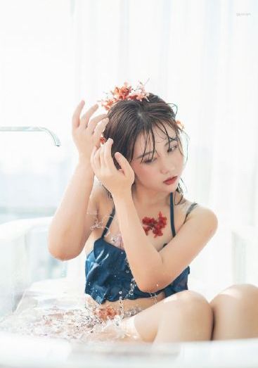 紧身裙女教师中文字幕_HDHD高清在线观看
